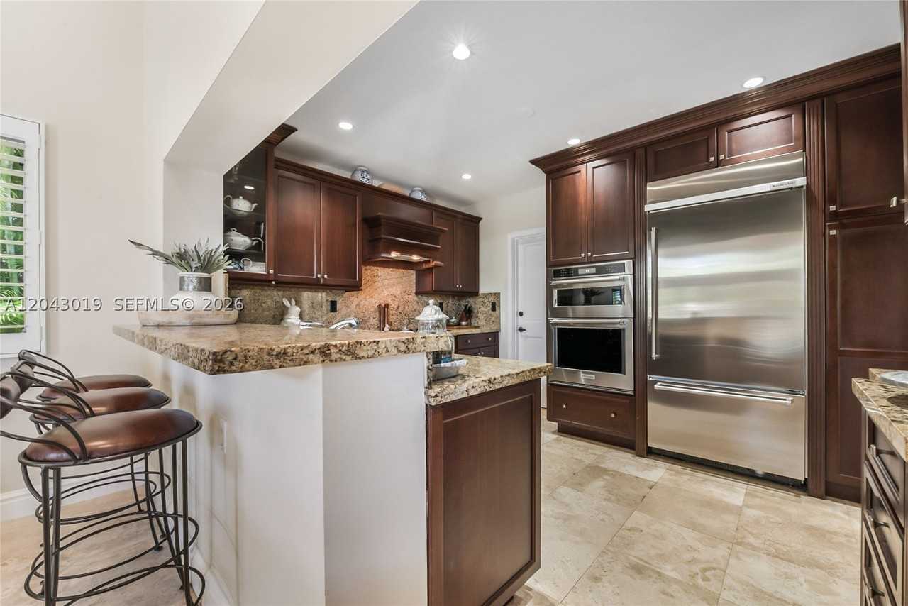 550 Jeronimo Dr - Photo 7 of 10