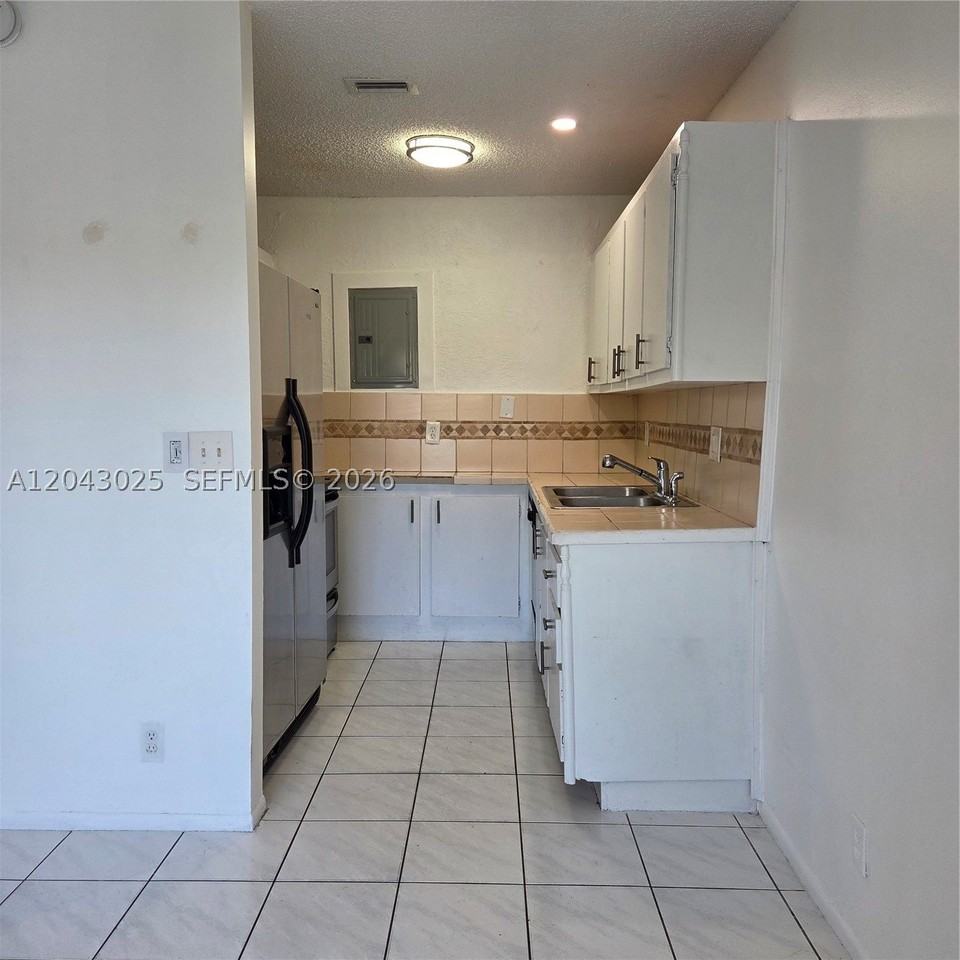 8905 Nw 28th Dr #B - Photo 4 of 22