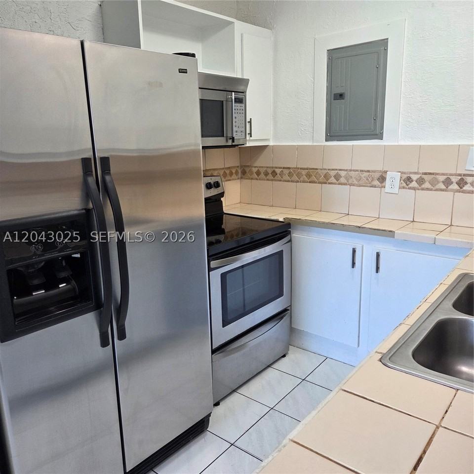 8905 Nw 28th Dr #B - Photo 5 of 22