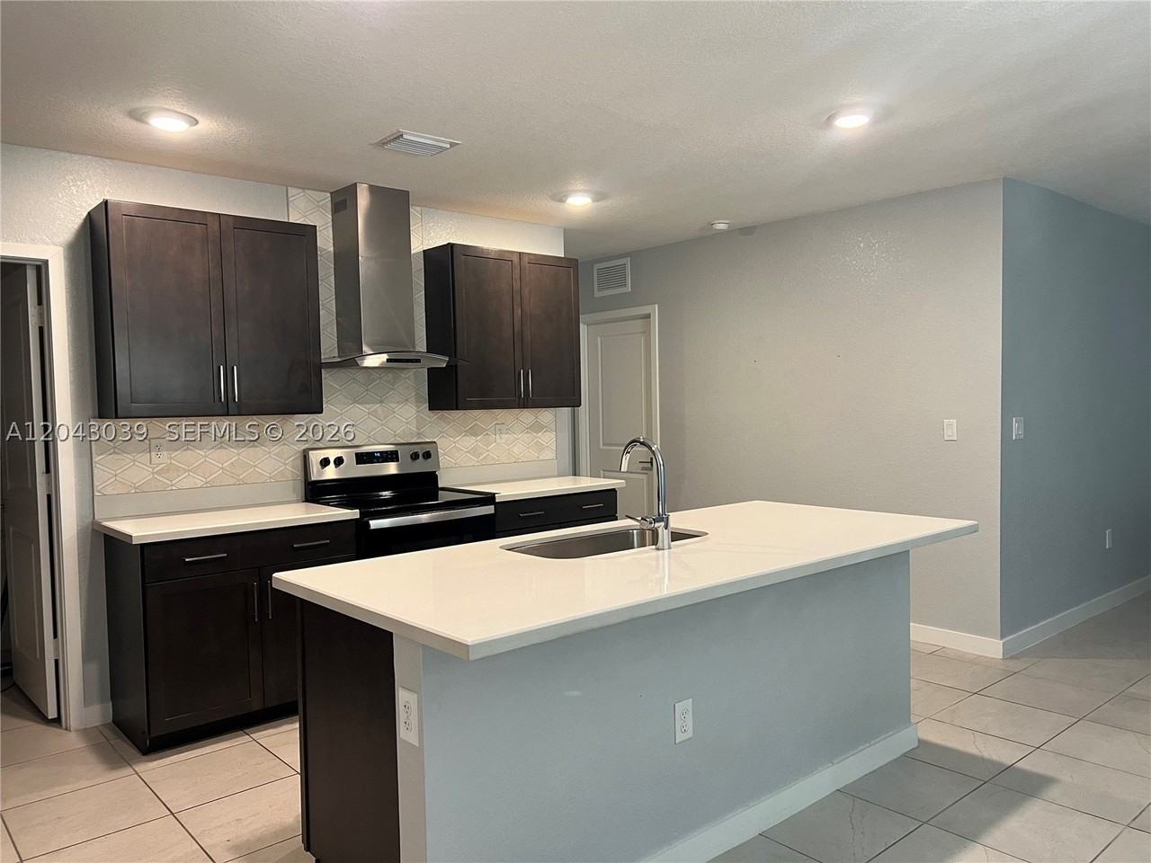 421 Ne 6th Ct - Photo 3 of 14