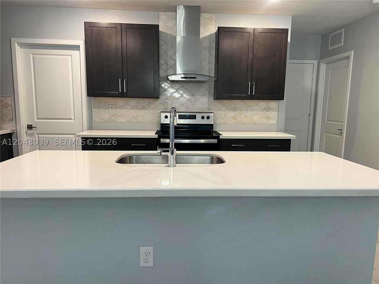 421 Ne 6th Ct - Photo 4 of 14