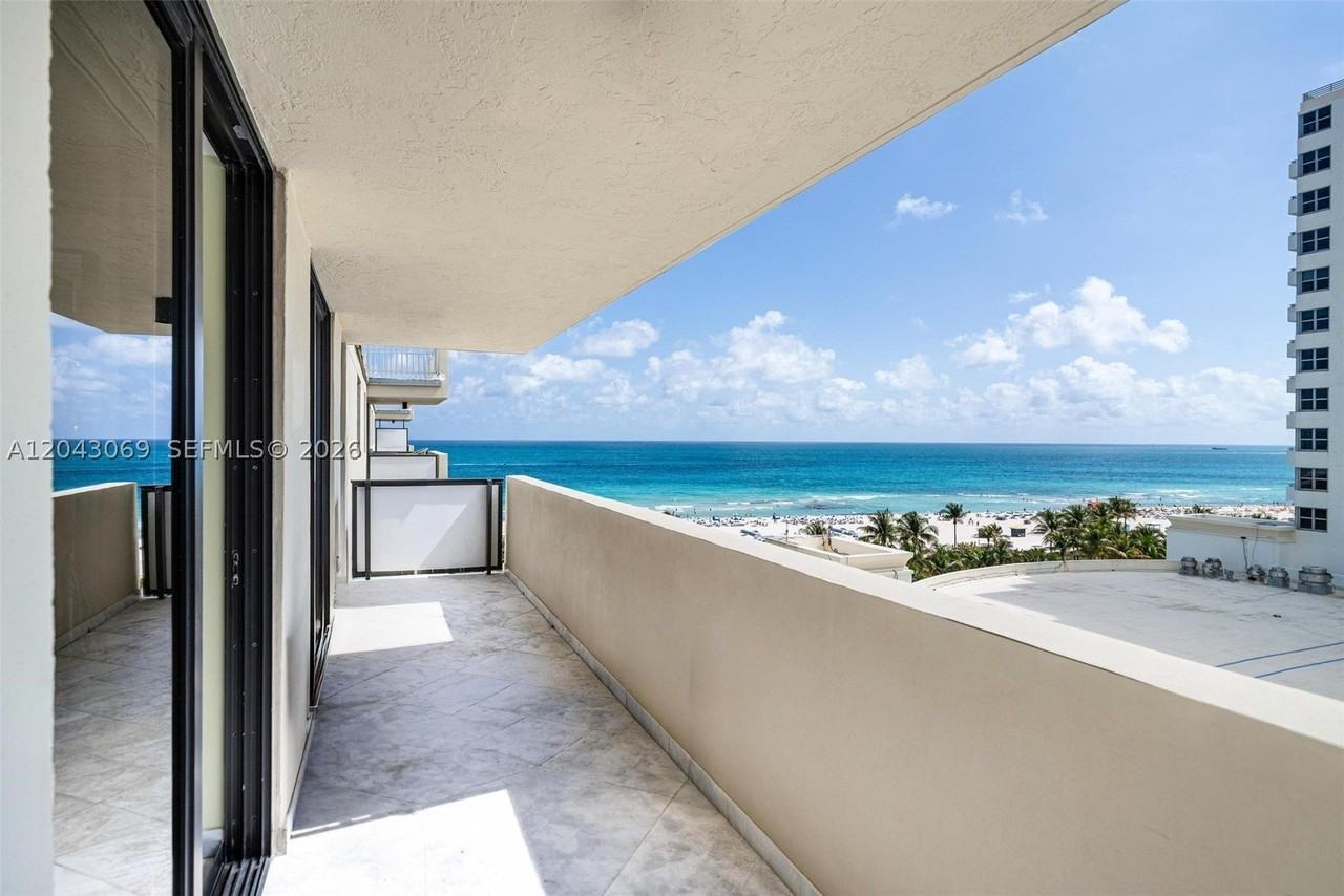 1623 Collins Ave - Photo 3 of 40
