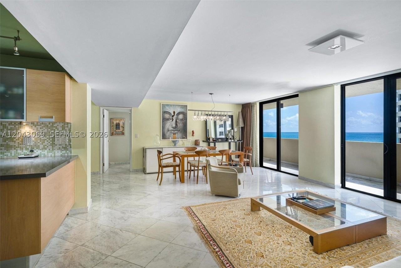 1623 Collins Ave - Photo 4 of 40