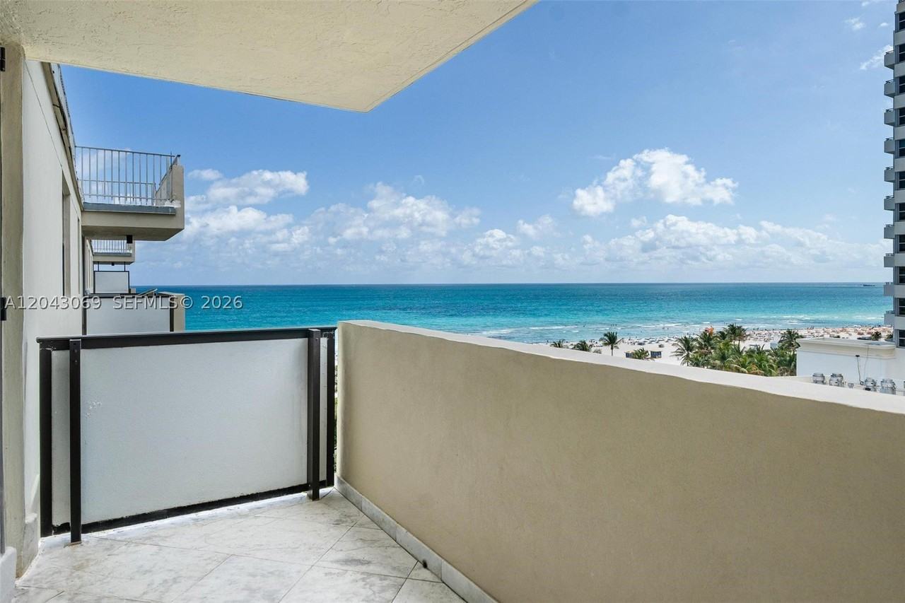 1623 Collins Ave - Photo 7 of 40