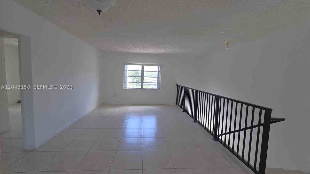3519 Sw 17th Ter #3519 - Photo 3 of 15