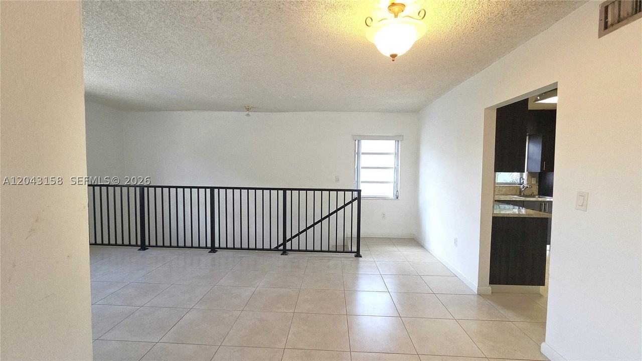 3519 Sw 17th Ter #3519 - Photo 5 of 15