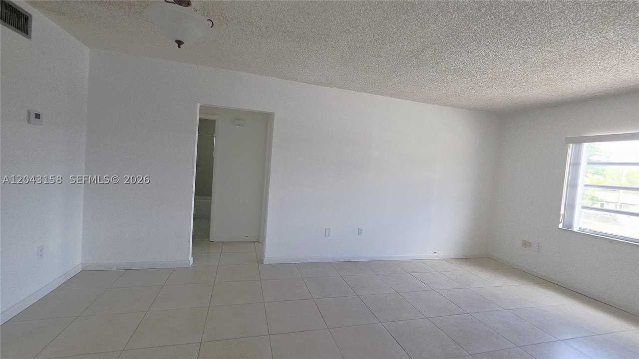 3519 Sw 17th Ter #3519 - Photo 7 of 15