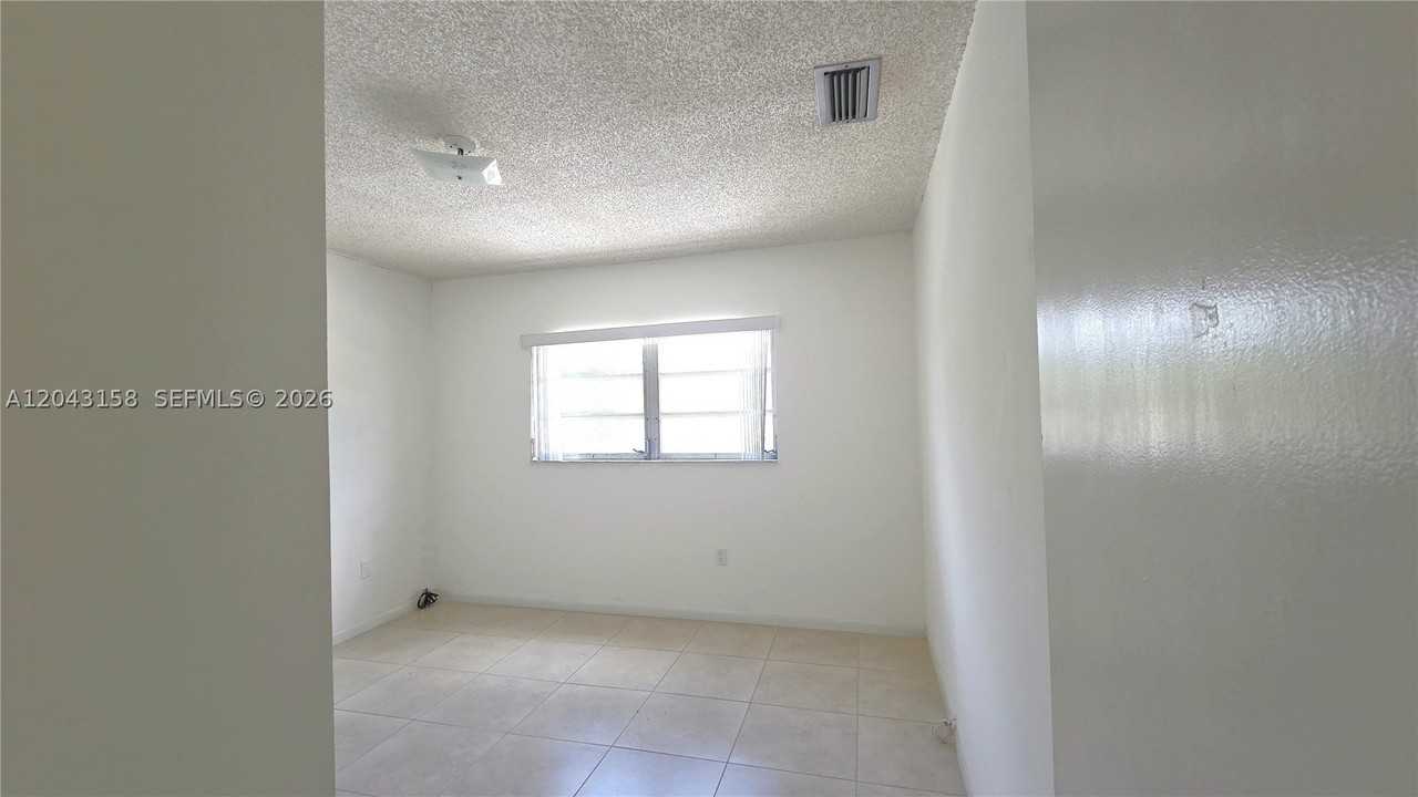 3519 Sw 17th Ter #3519 - Photo 7 of 15