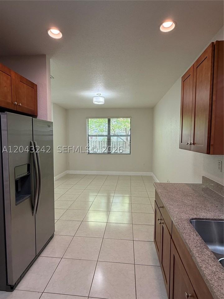 9762 Nw 8th Ter - Photo 4 of 24
