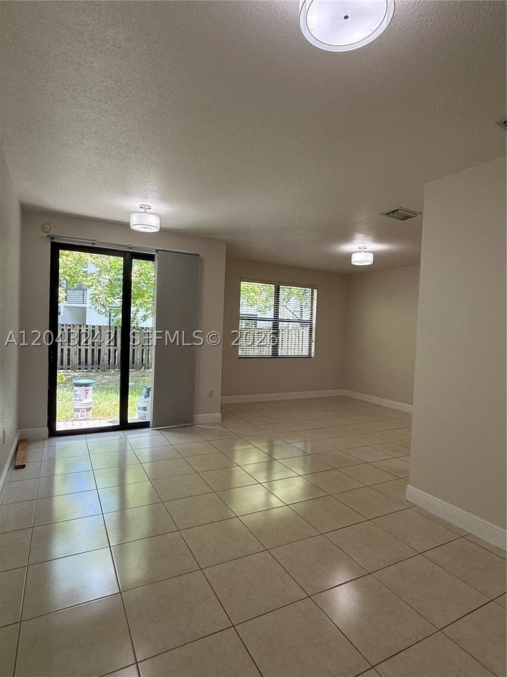 9762 Nw 8th Ter - Photo 5 of 24
