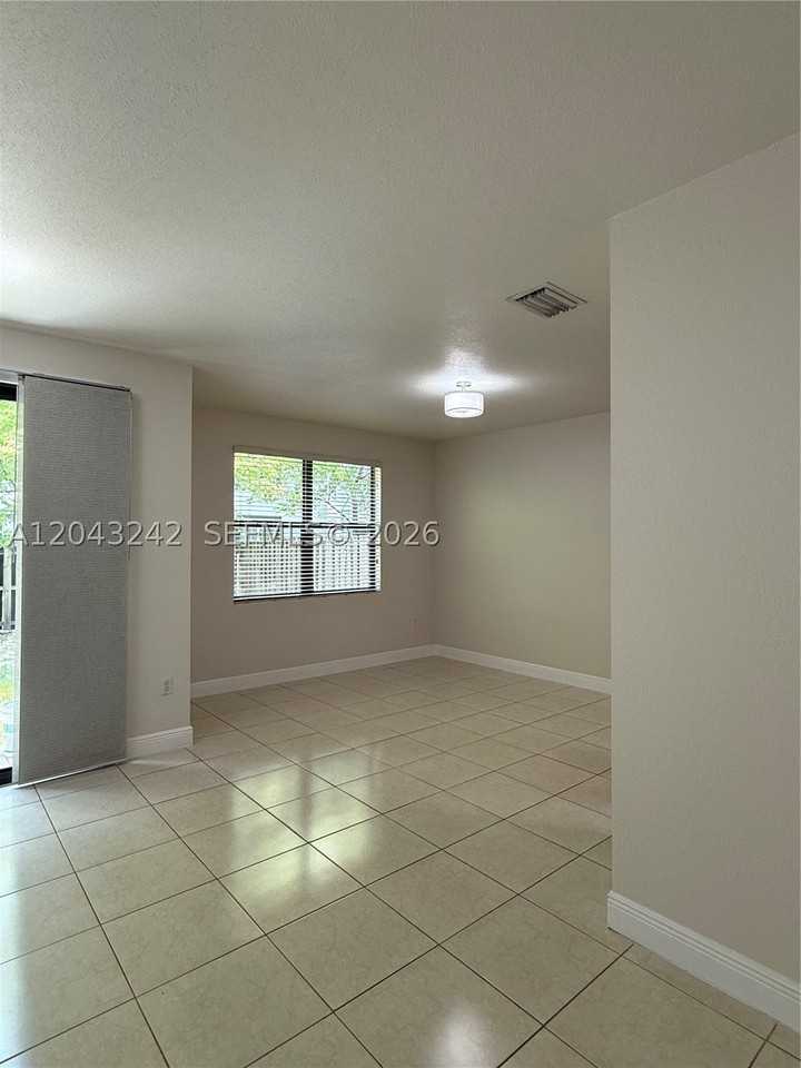 9762 Nw 8th Ter - Photo 6 of 24