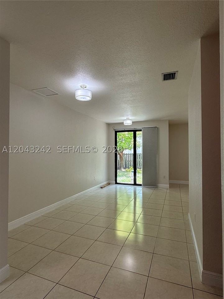 9762 Nw 8th Ter - Photo 7 of 24