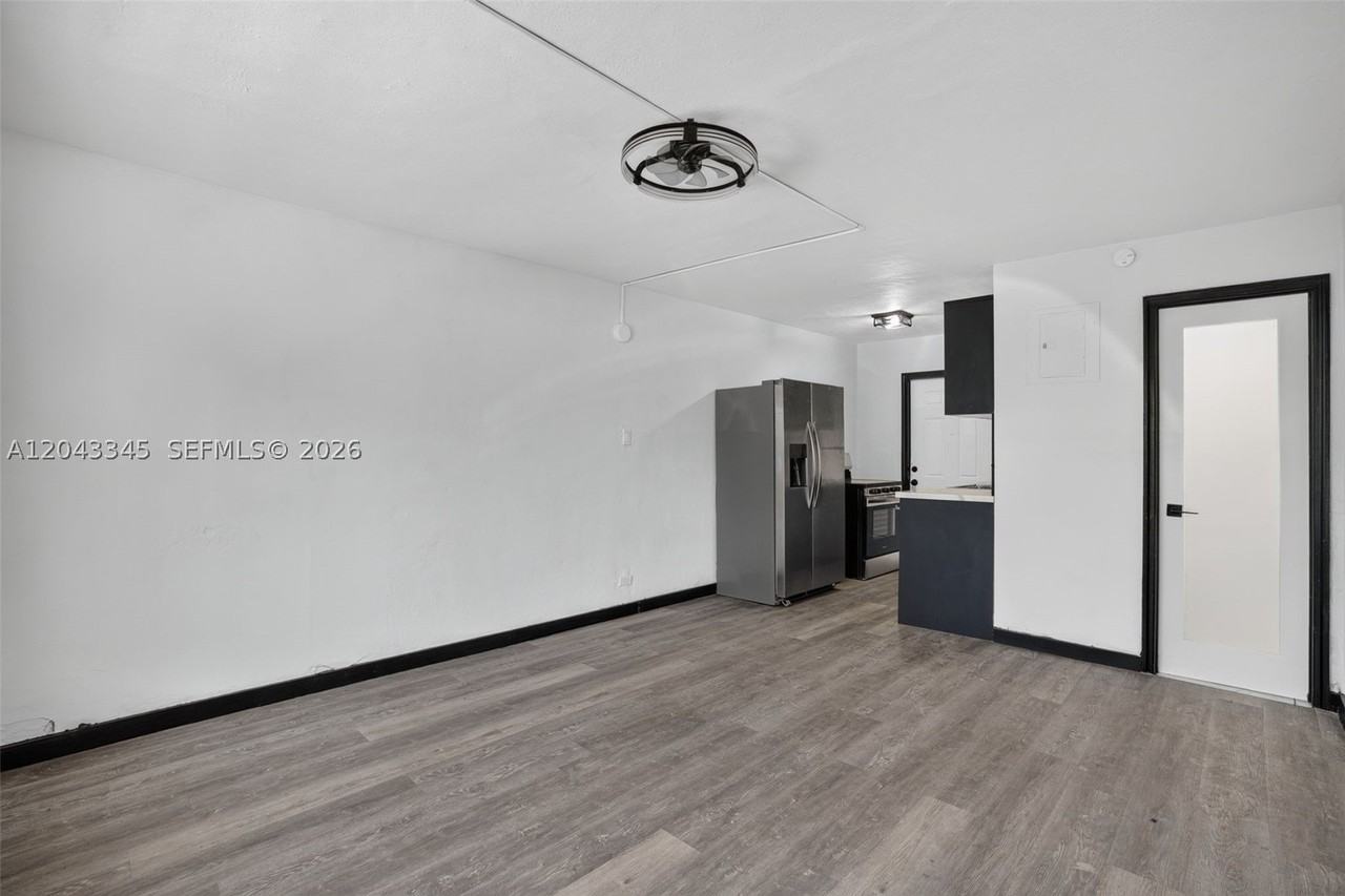 636 Nw 14th Ter #636 - Photo 5 of 24
