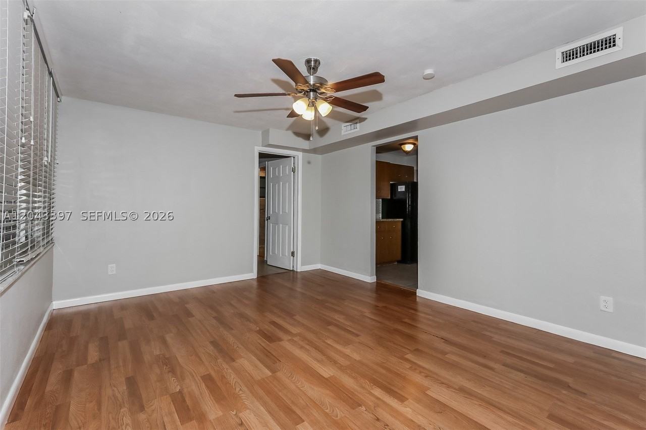 11823 Dahlia Dr - Photo 4 of 15