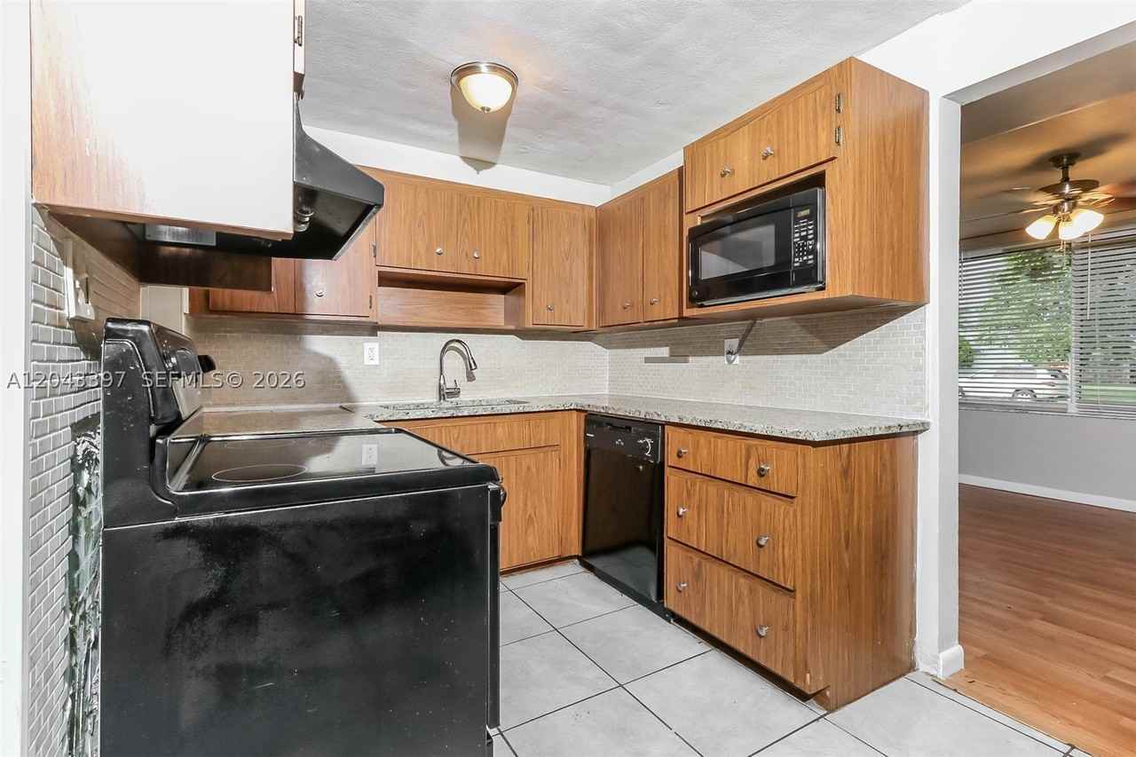 11823 Dahlia Dr - Photo 6 of 15