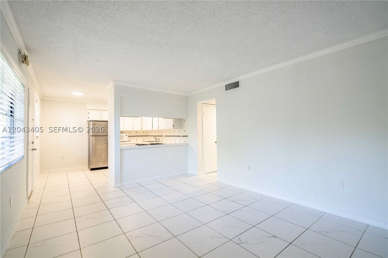 3265 Virginia St #18 - Photo 3 of 25