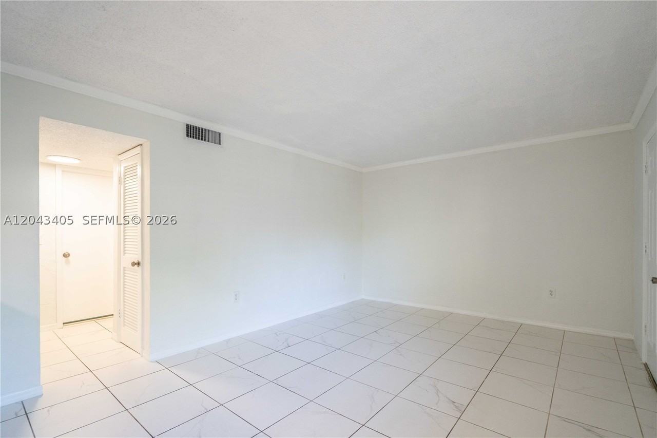 3265 Virginia St #18 - Photo 4 of 25