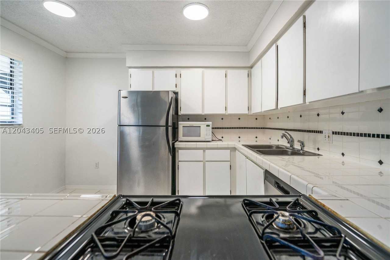 3265 Virginia St #18 - Photo 7 of 25