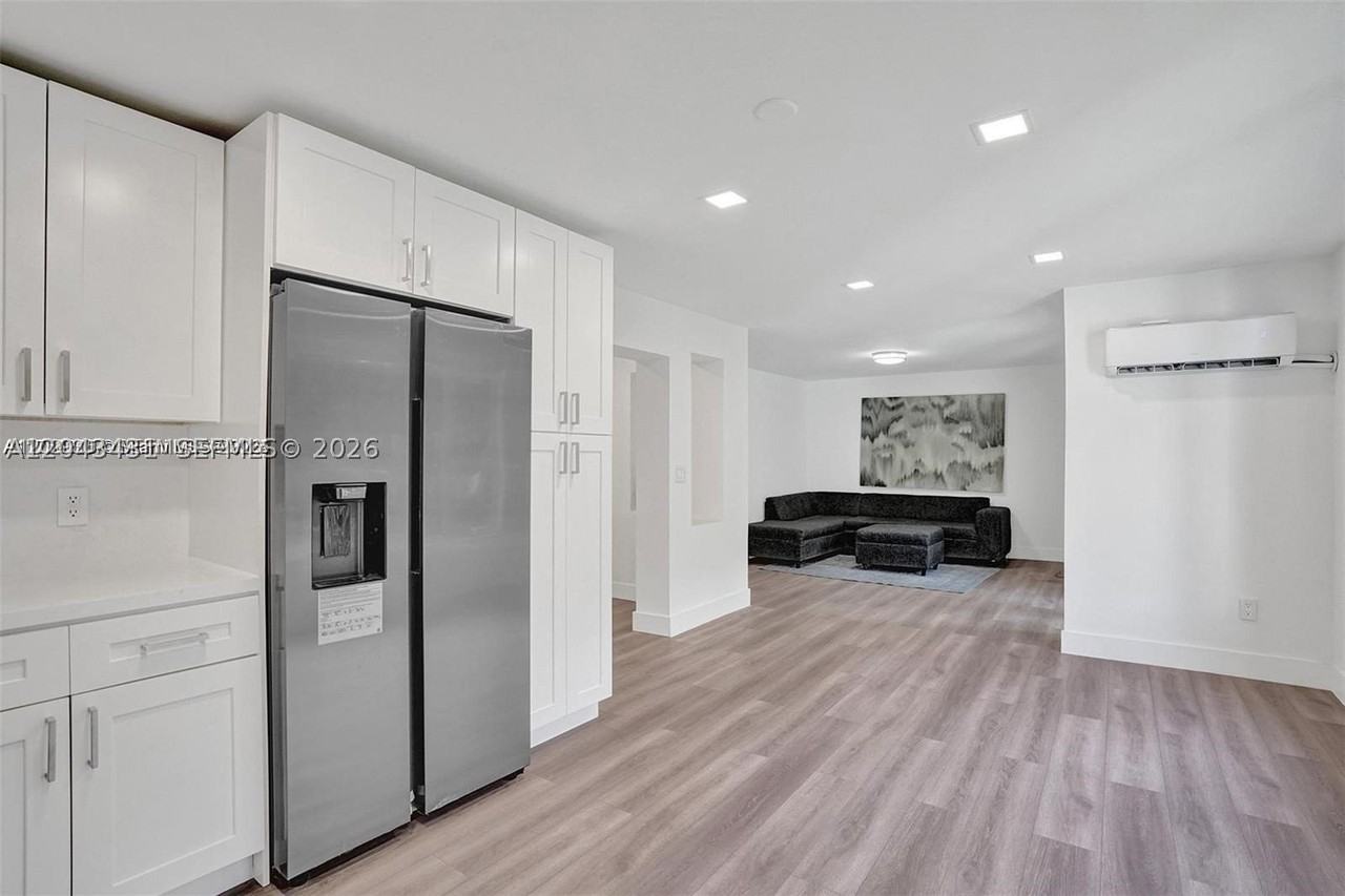 630 Ne 52nd Ter - Photo 3 of 22