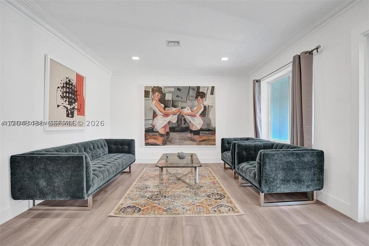 630 Ne 52nd Ter - Photo 6 of 22