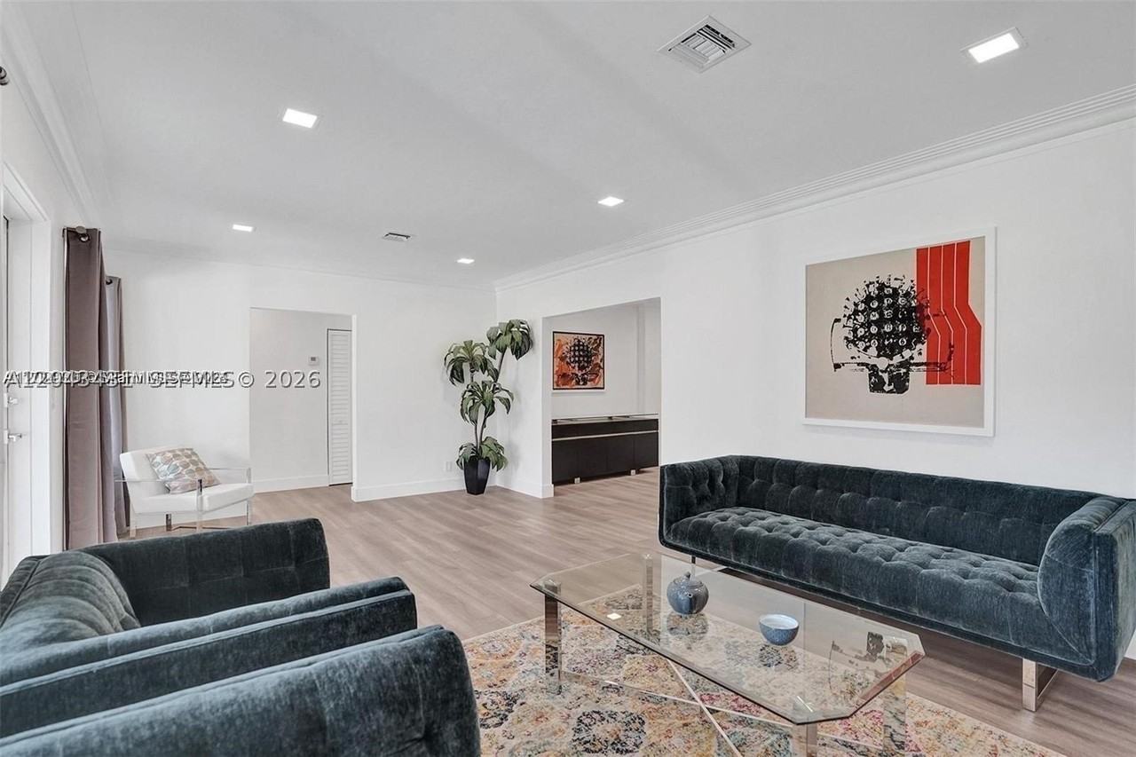 630 Ne 52nd Ter - Photo 7 of 22