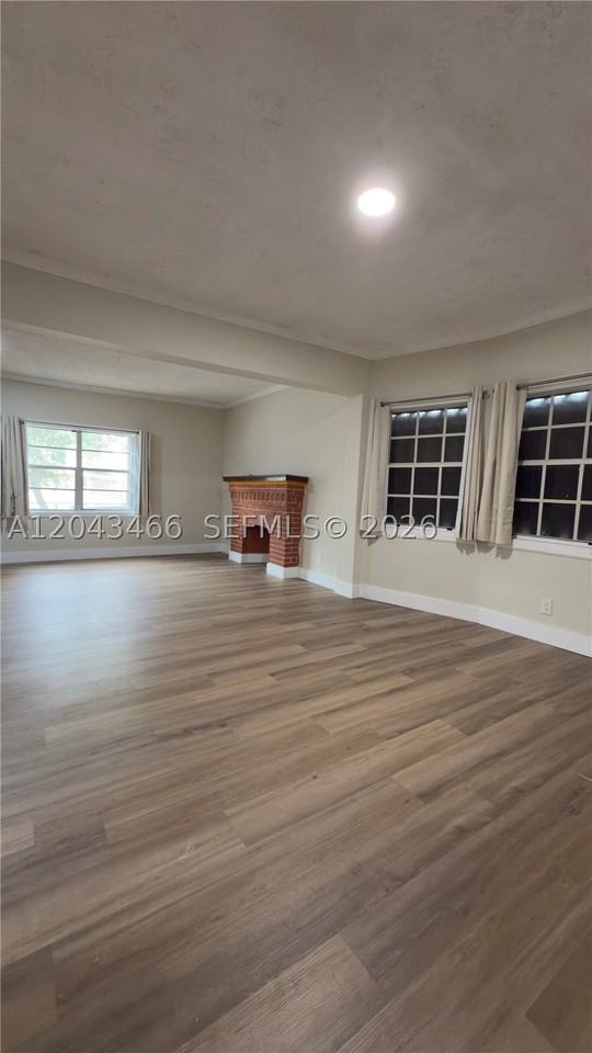 103 Nw 35th St - Photo 3 of 23