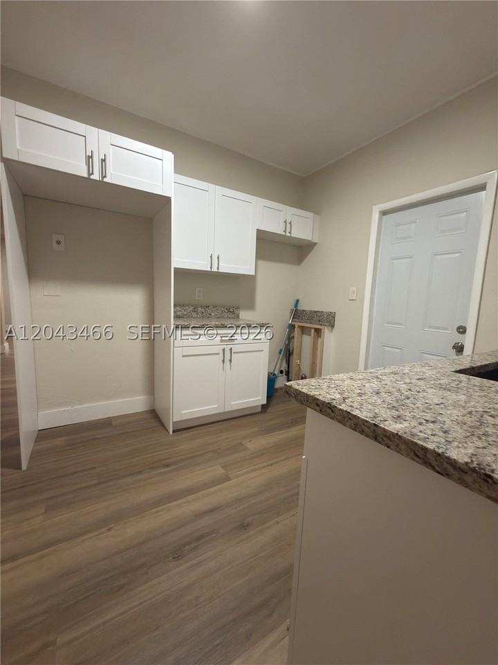 103 Nw 35th St - Photo 6 of 23