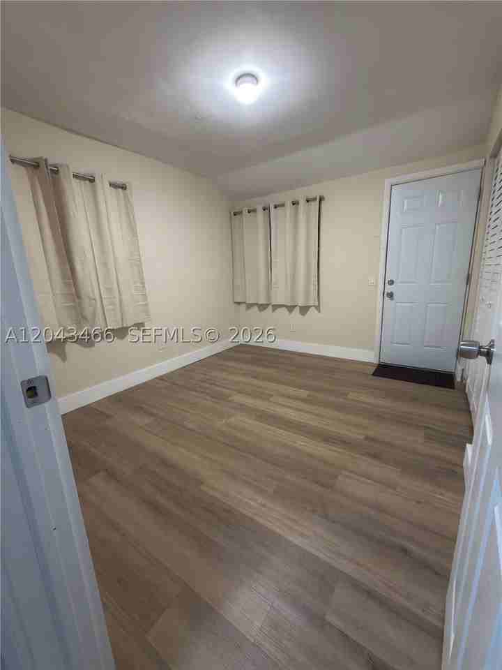 103 Nw 35th St - Photo 7 of 23