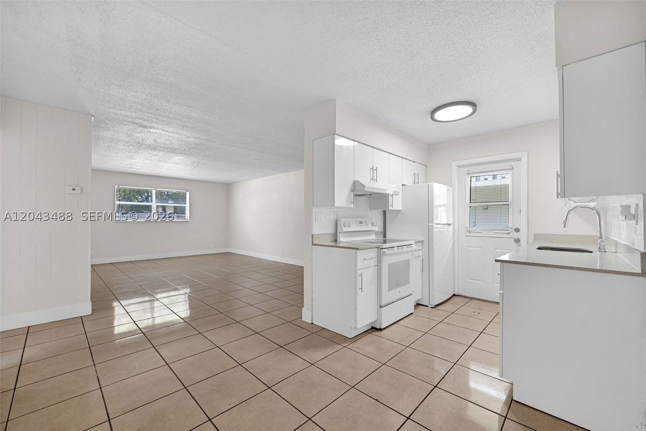 861 Sw 74th Ter #102D - Photo 2 of 28
