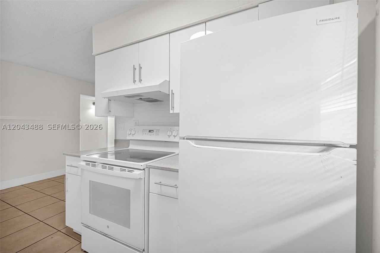 861 Sw 74th Ter #102D - Photo 6 of 28