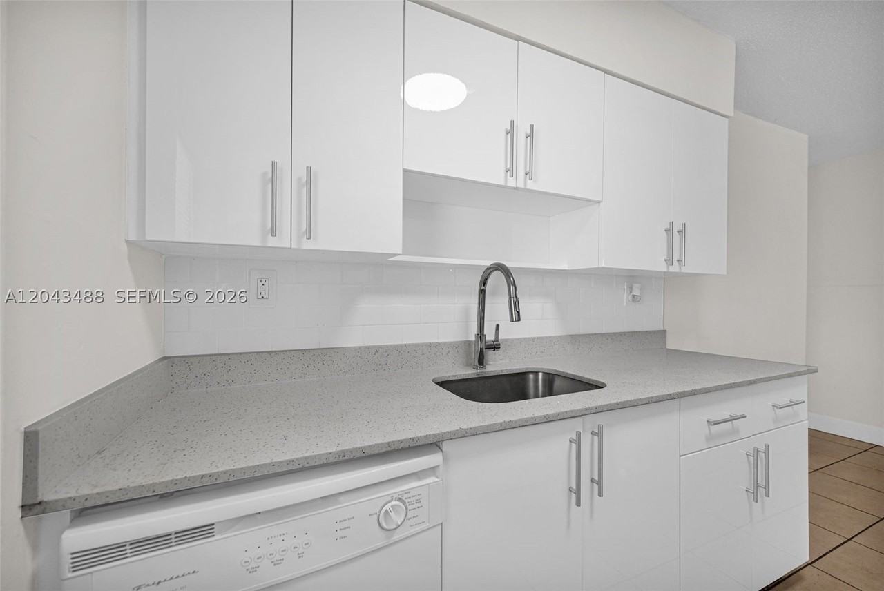 861 Sw 74th Ter #102D - Photo 7 of 28