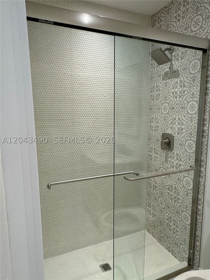 951 E 32nd St - Photo 2 of 25