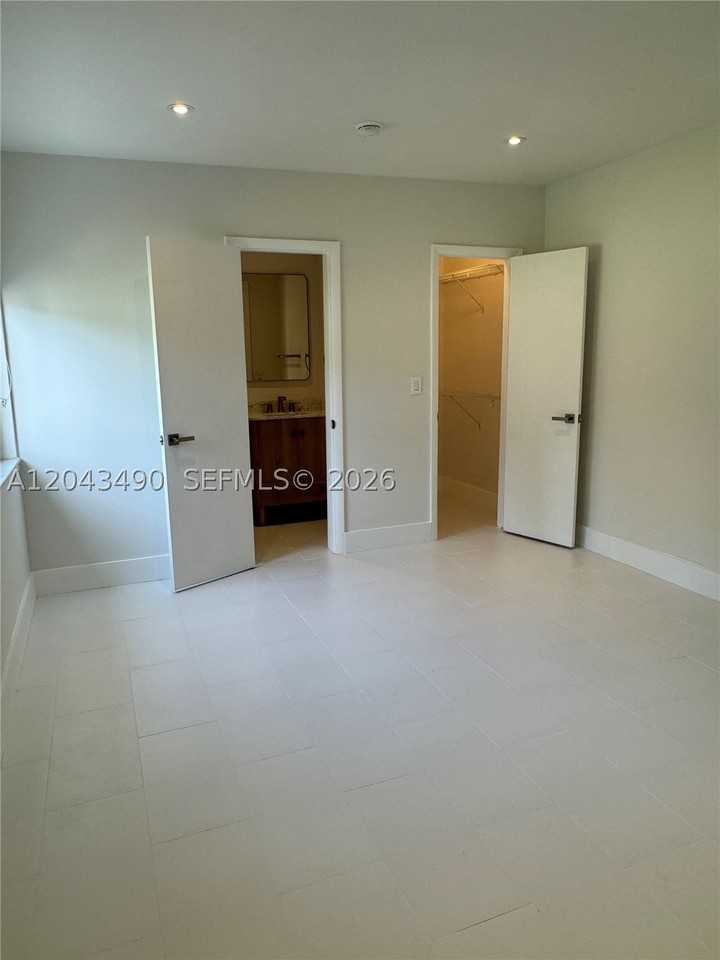 951 E 32nd St - Photo 3 of 25