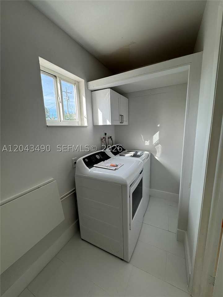 951 E 32nd St - Photo 4 of 25
