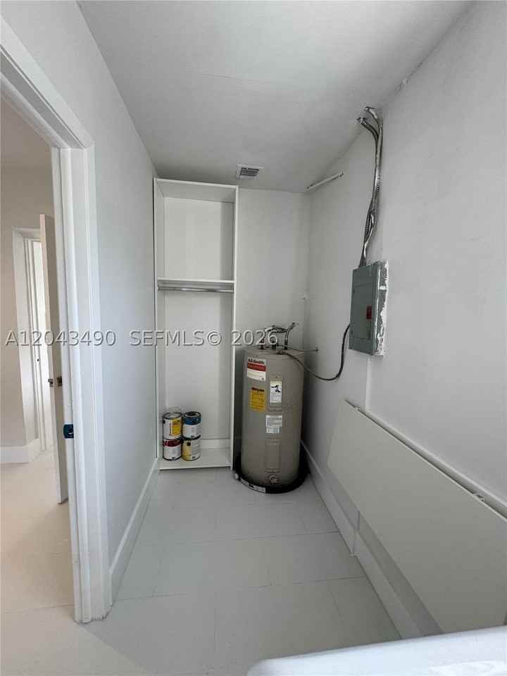 951 E 32nd St - Photo 5 of 25