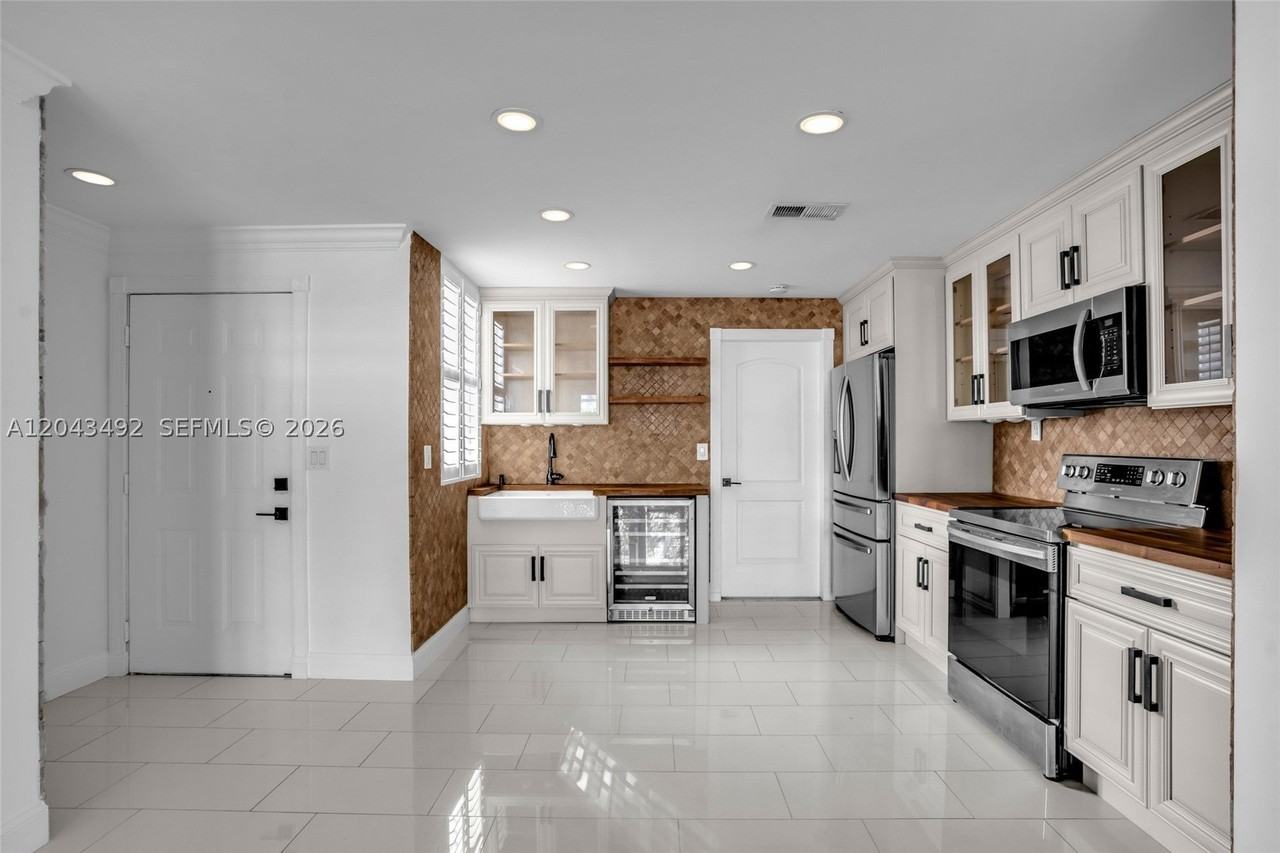 1231 Sorrento Dr #1231 - Photo 3 of 10