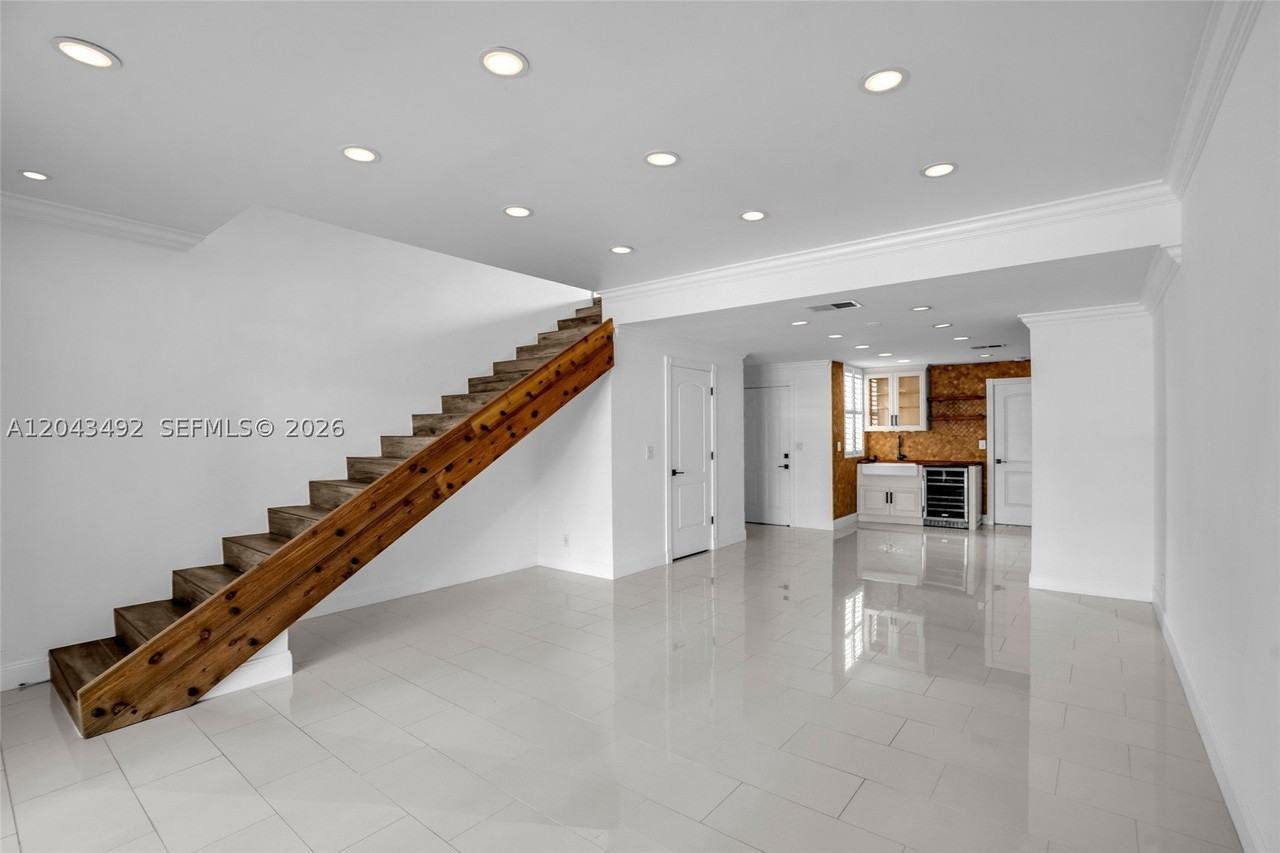 1231 Sorrento Dr #1231 - Photo 4 of 10