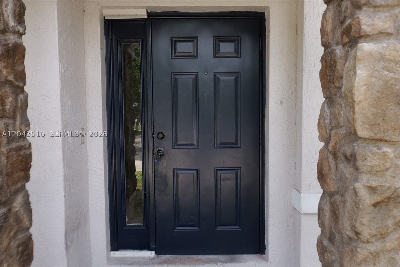 8220 Sw 25th Ct - Photo 4 of 30