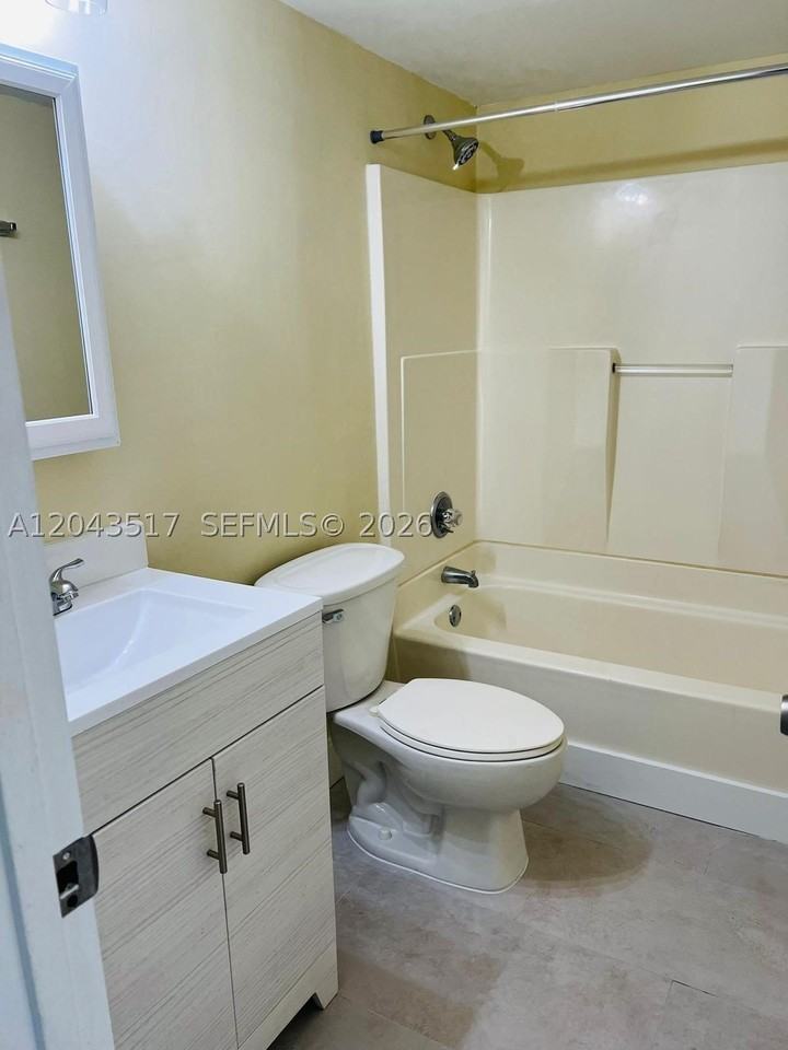 2301 Ne 6th Ave #204 - Photo 3 of 7