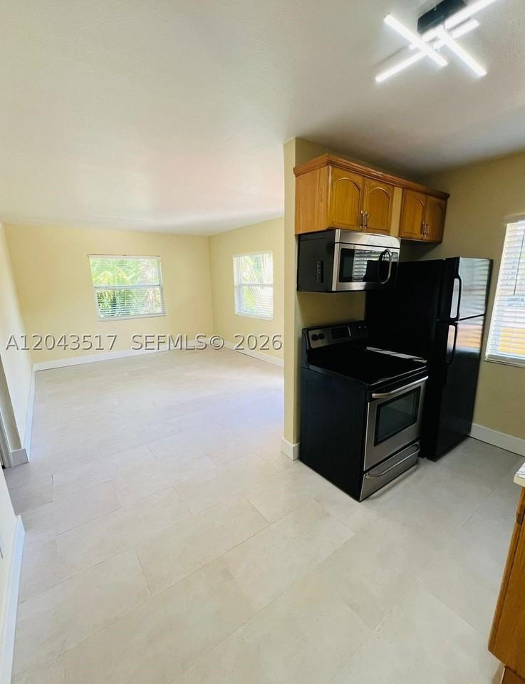 2301 Ne 6th Ave #204 - Photo 4 of 7