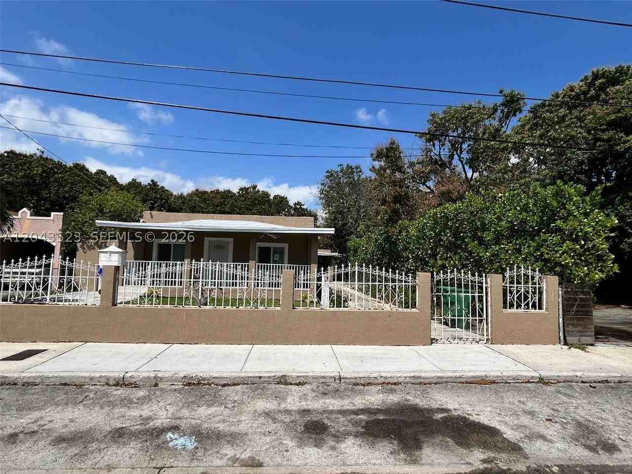 261 Nw 49th St #A - Photo 3 of 50