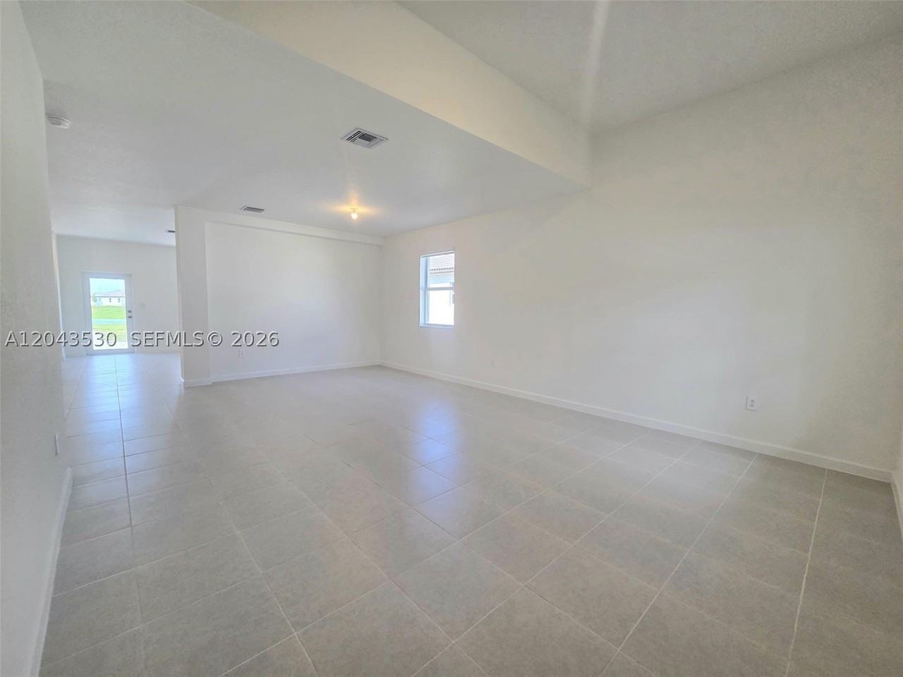 2423 Se 30th St - Photo 2 of 40