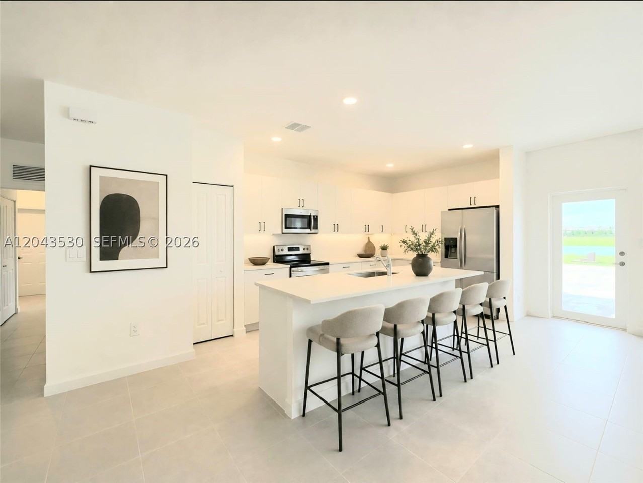 2423 Se 30th St - Photo 5 of 40