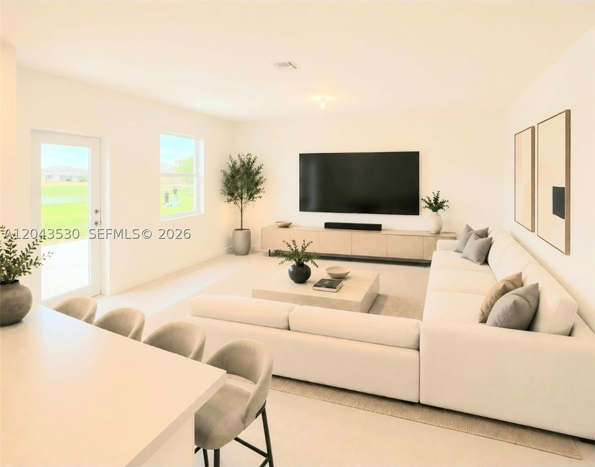 2423 Se 30th St - Photo 7 of 40