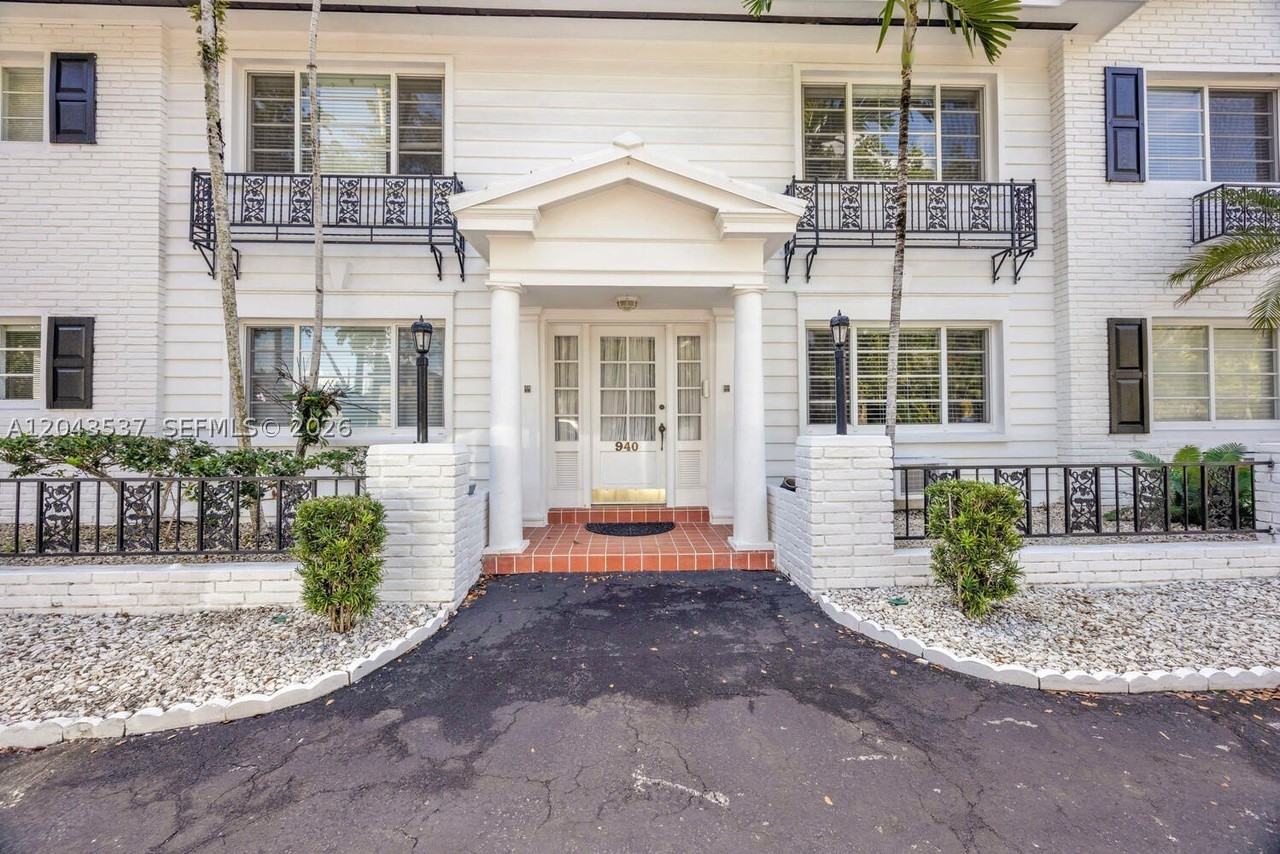 940 Sevilla Ave #206