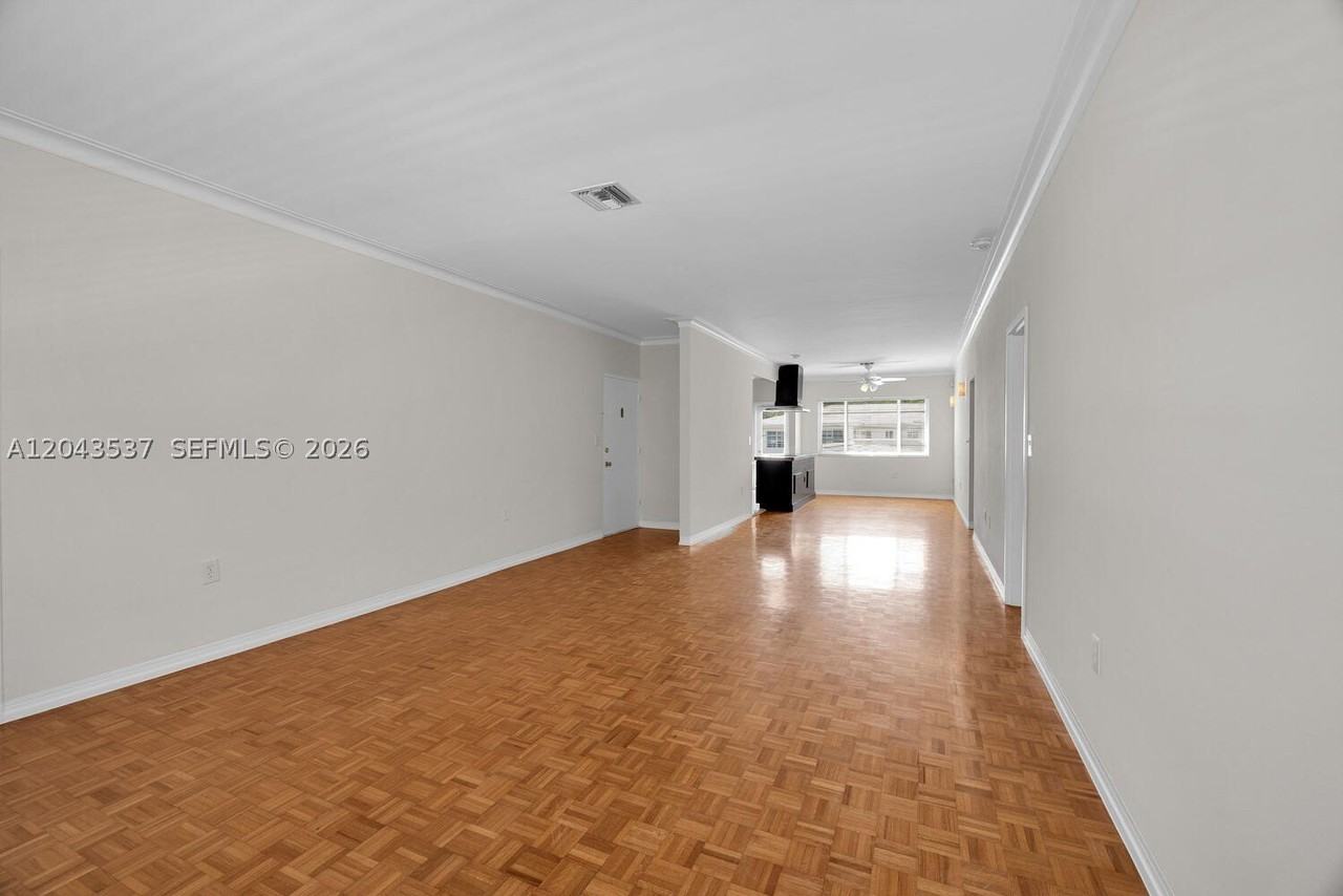 940 Sevilla Ave #206 - Photo 4 of 13