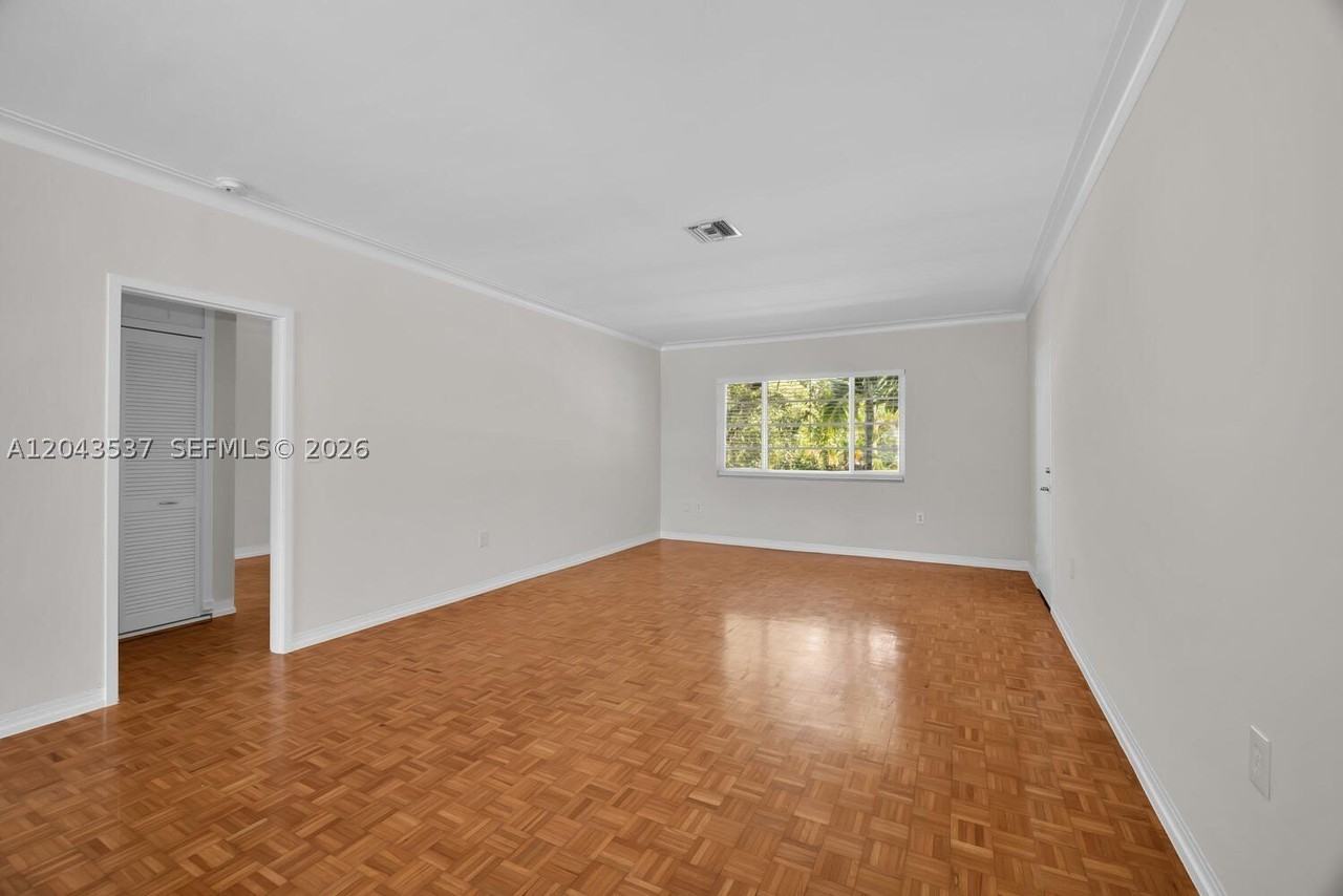 940 Sevilla Ave #206 - Photo 5 of 13