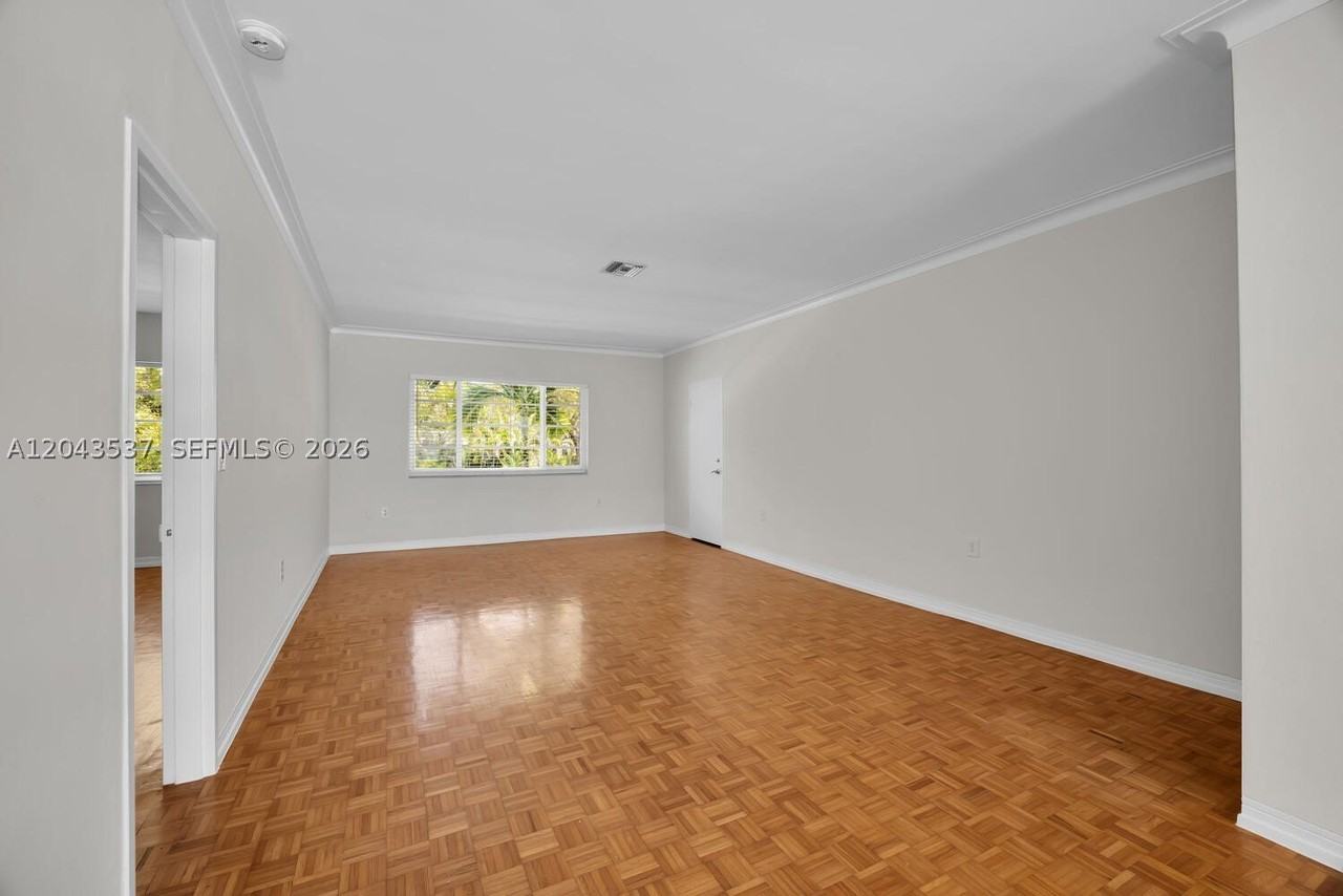 940 Sevilla Ave #206 - Photo 6 of 13