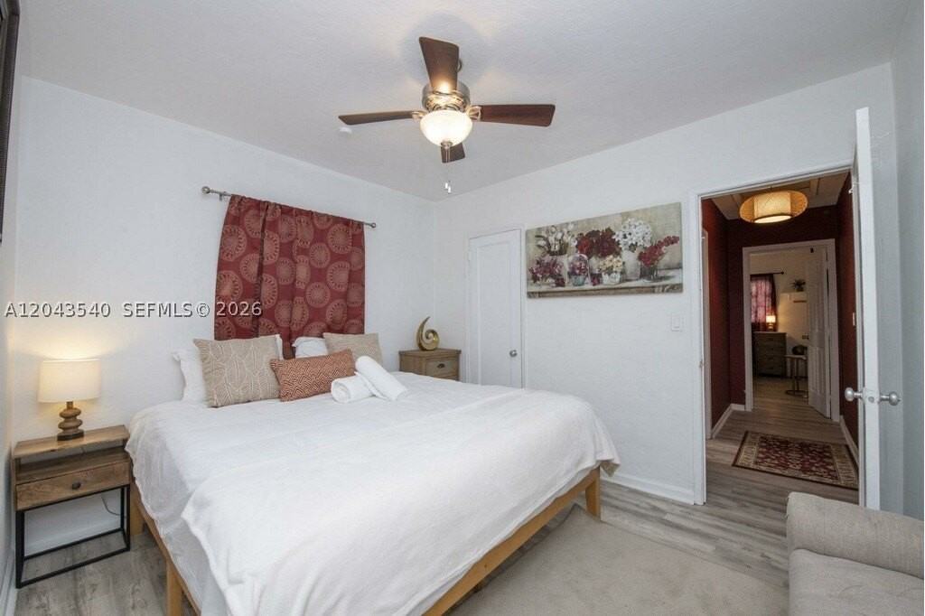 2721 Sw 30th Ave - Photo 2 of 9
