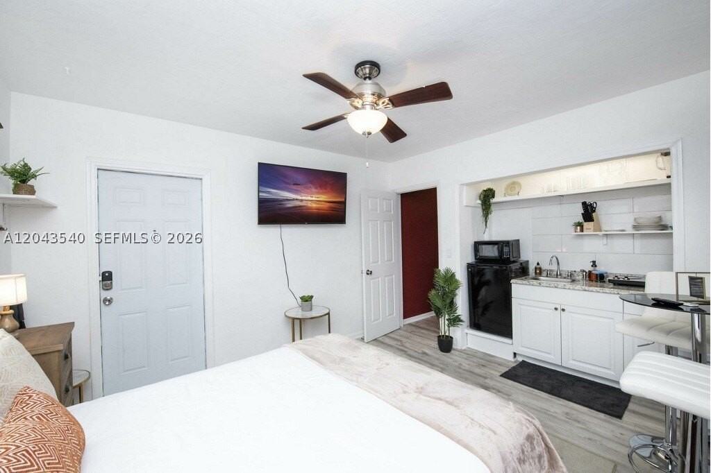 2721 Sw 30th Ave - Photo 3 of 9